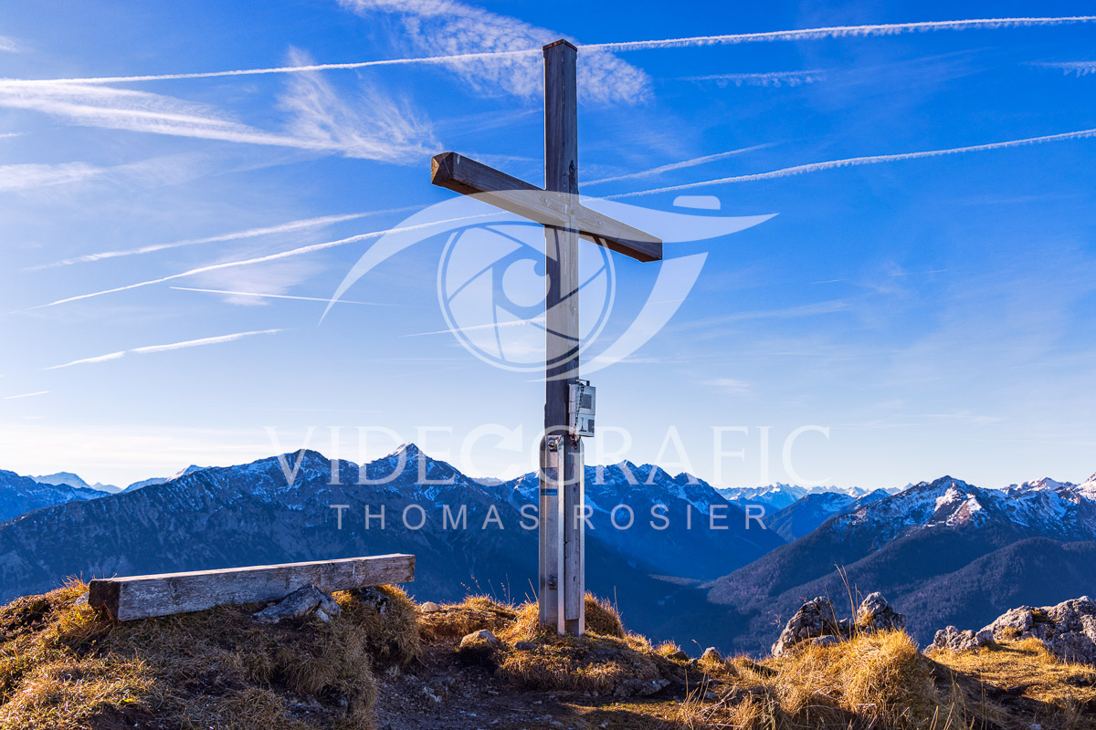 Summit-Crosses-1025.jpg