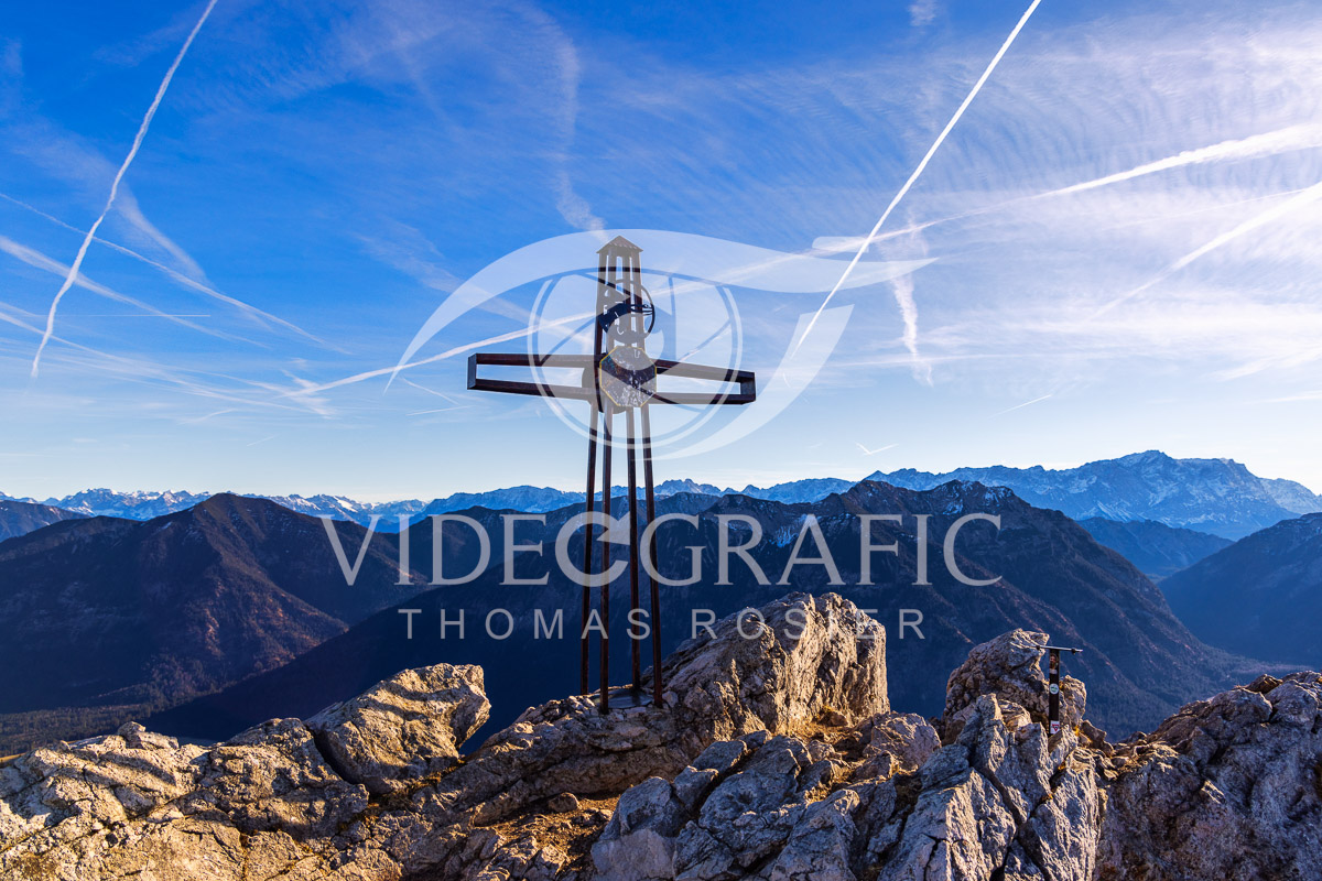 Summit-Crosses-1027.jpg