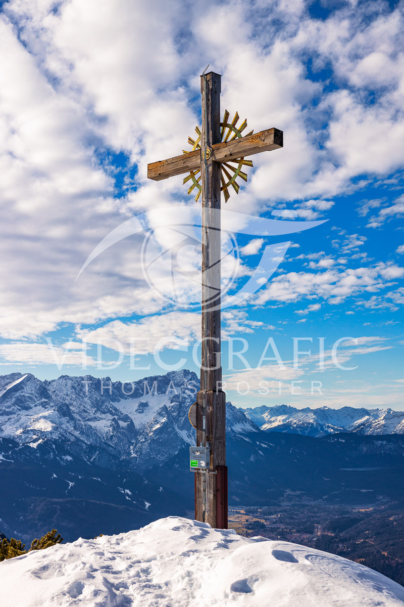 Summit-Crosses-1072.jpg