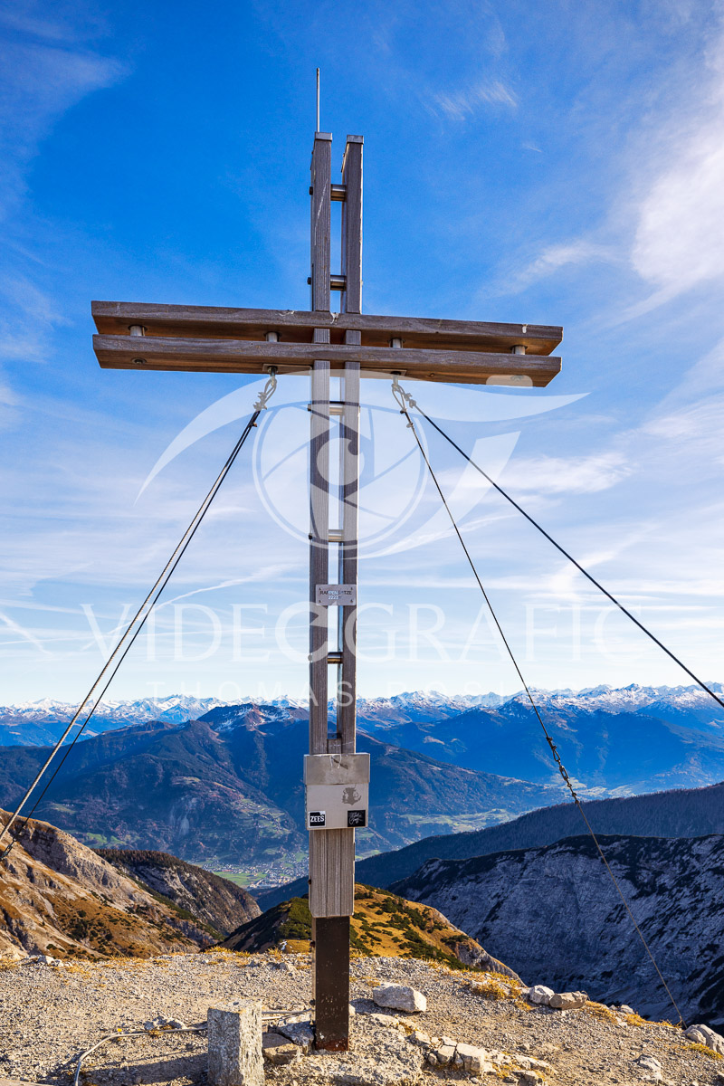 Summit-Crosses-1090.jpg