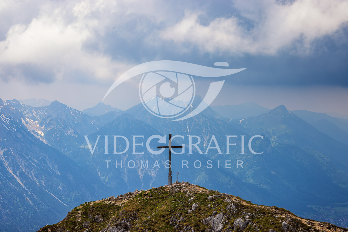 Summit-Crosses-1105.jpg