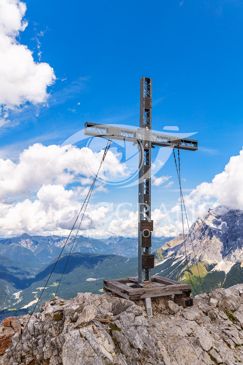 Summit-Crosses-1107.jpg