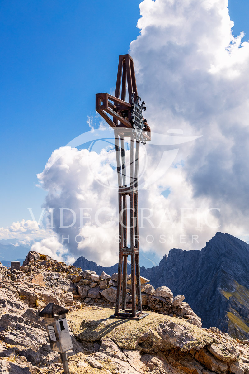 Summit-Crosses-1115.jpg