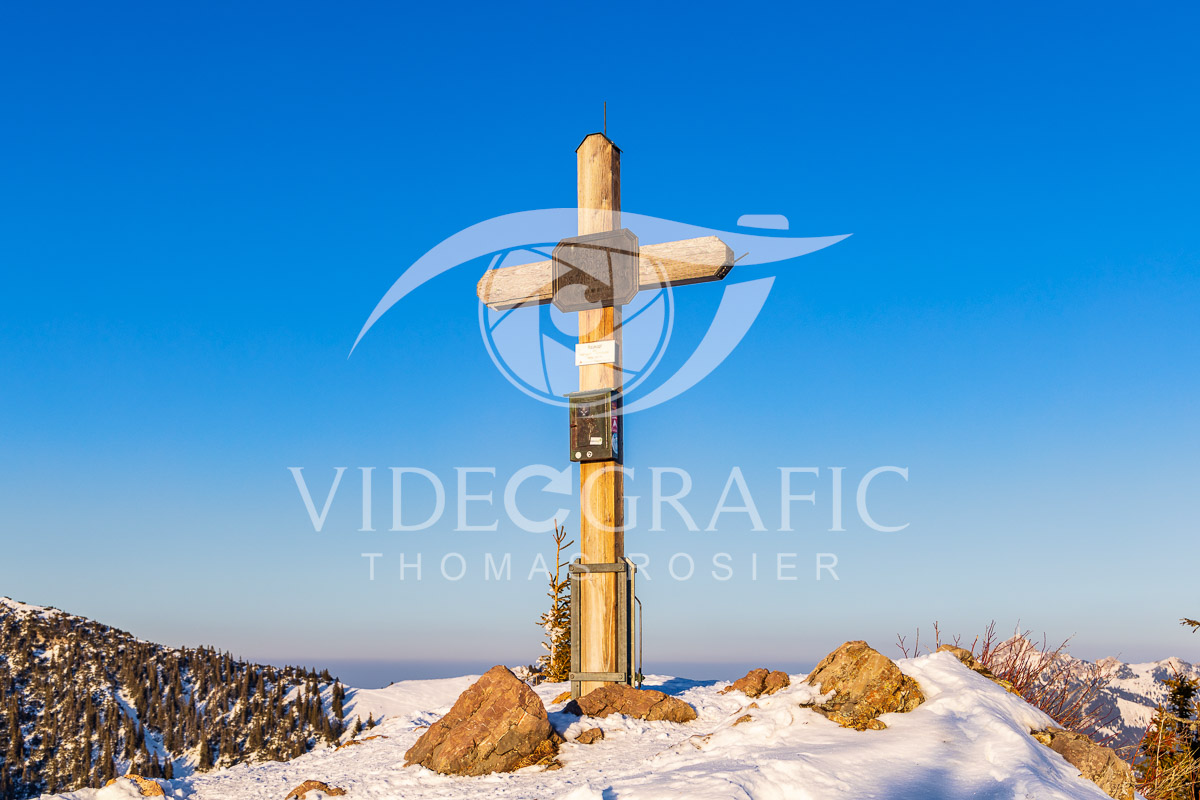 Summit-Crosses-1166.jpg