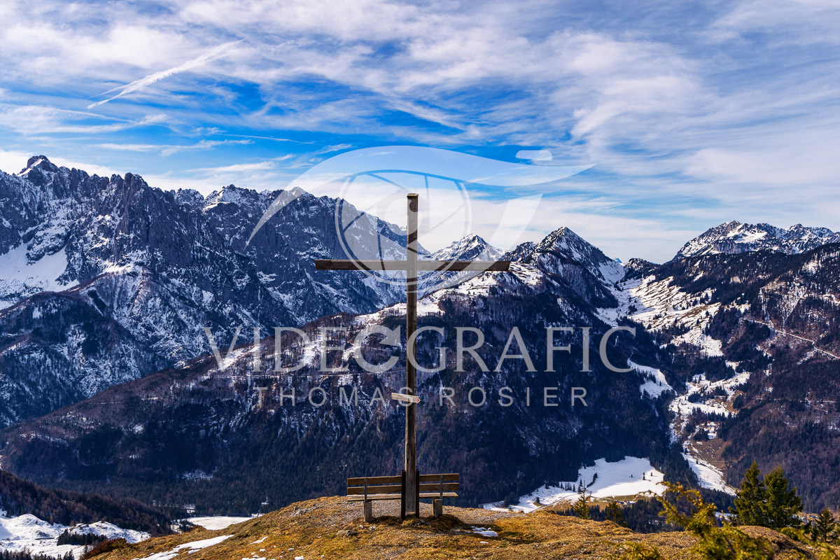 Summit-Crosses-1171.jpg