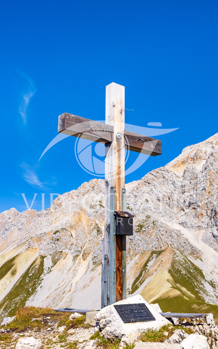 Summit-Crosses-1193.jpg