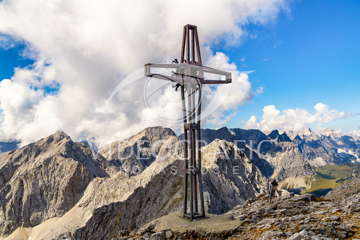 Summit-Crosses-203.jpg