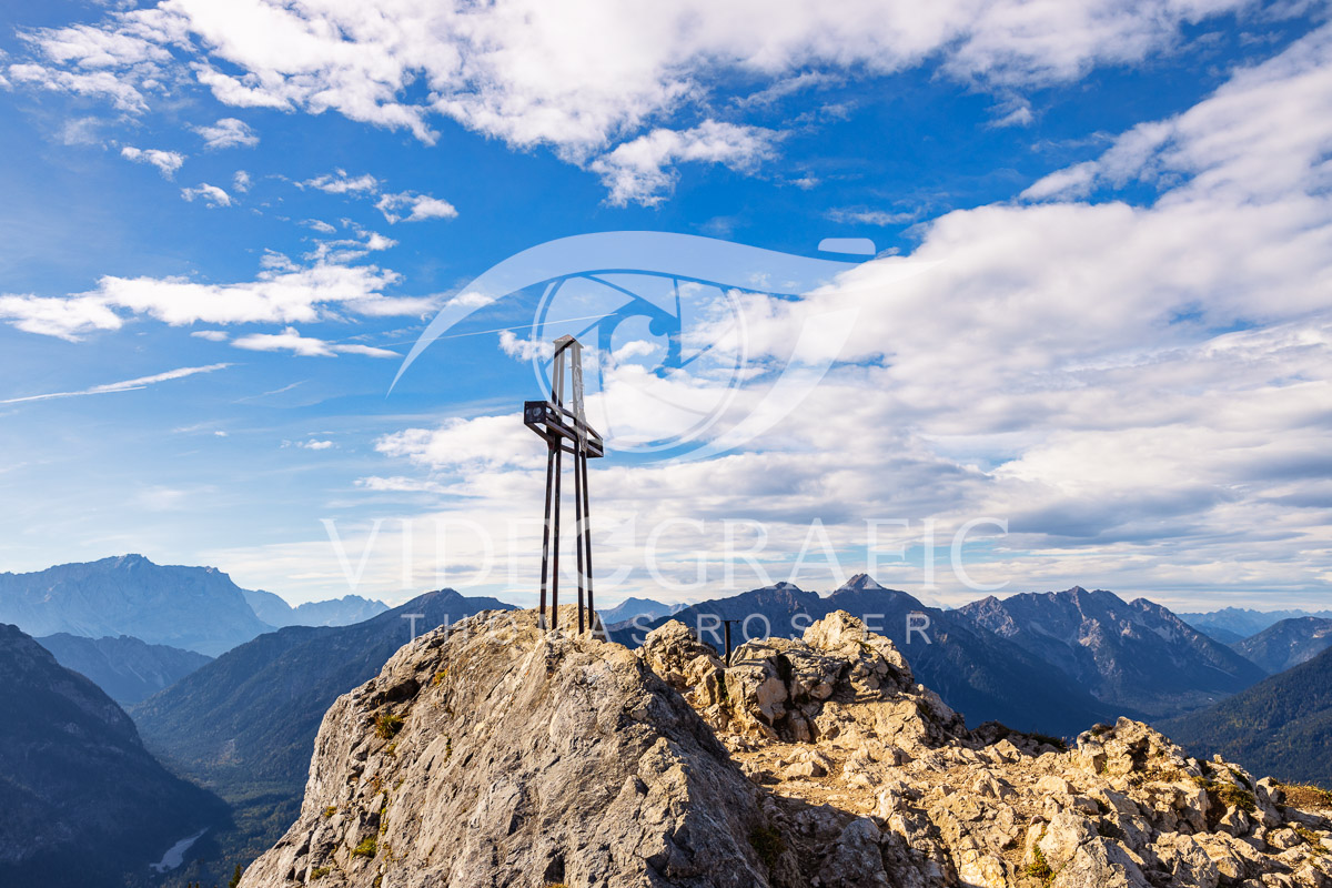 Summit-Crosses-219.jpg