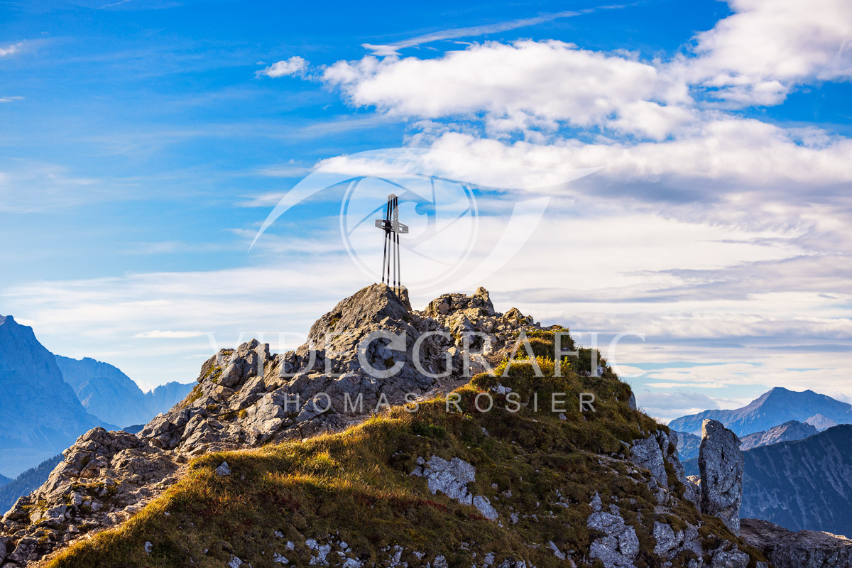 Summit-Crosses-222.jpg