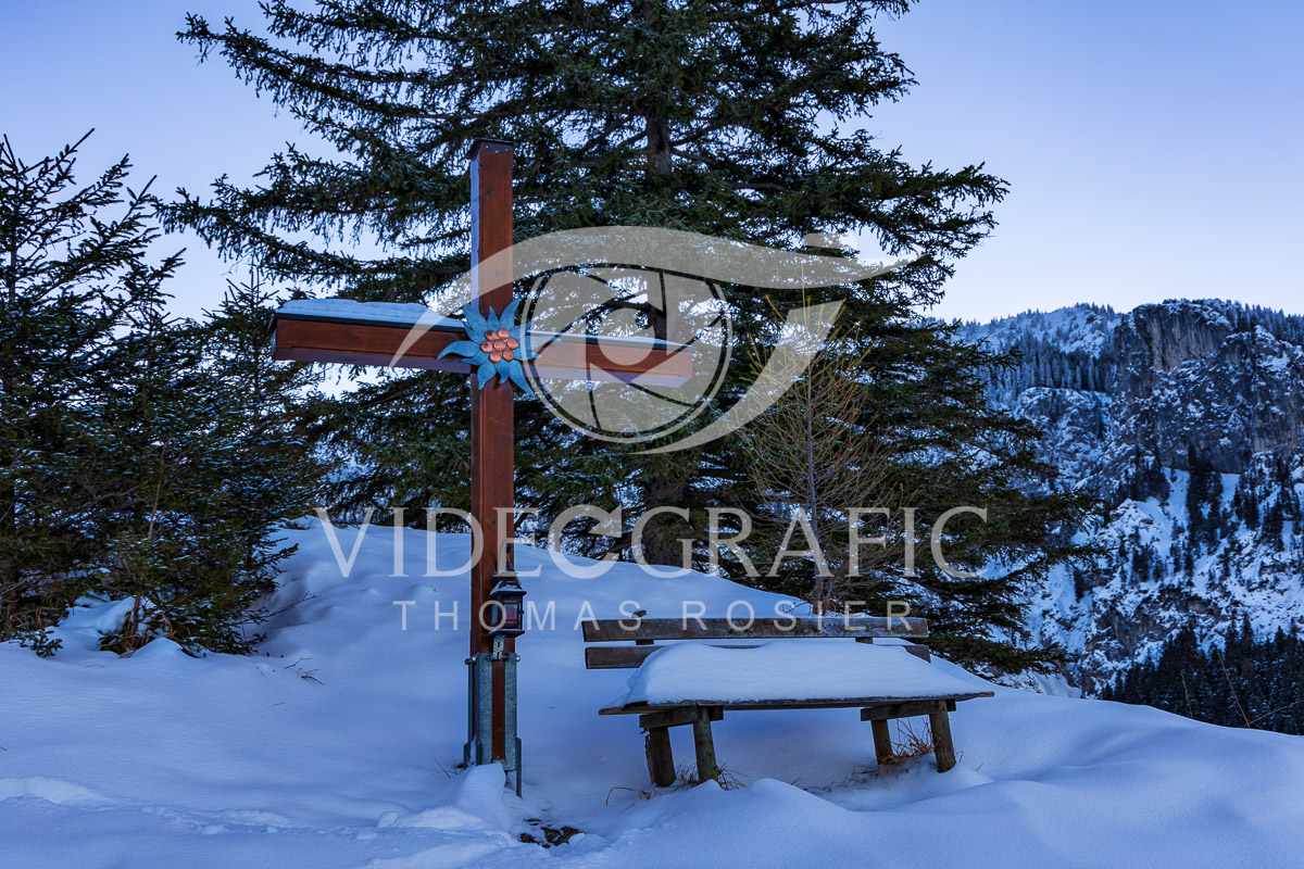 Summit-Crosses-245.jpg