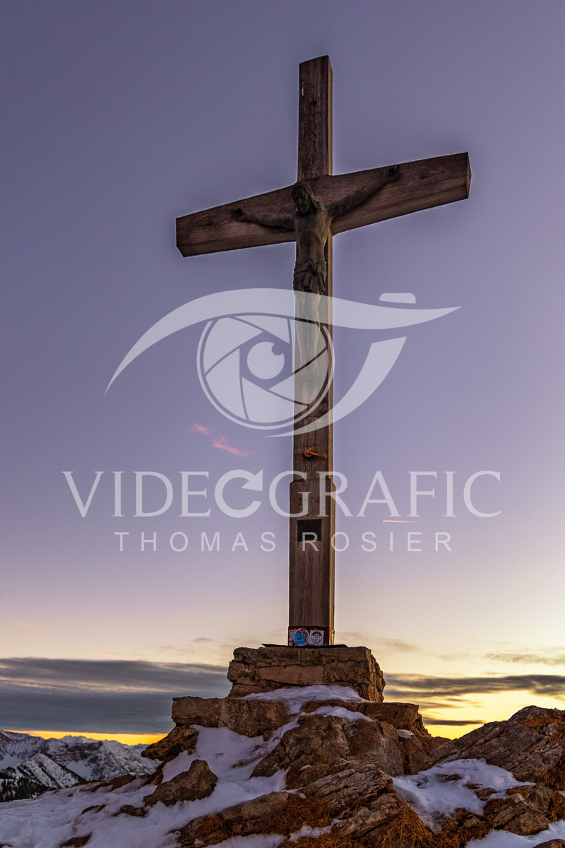 Summit-Crosses-250.jpg