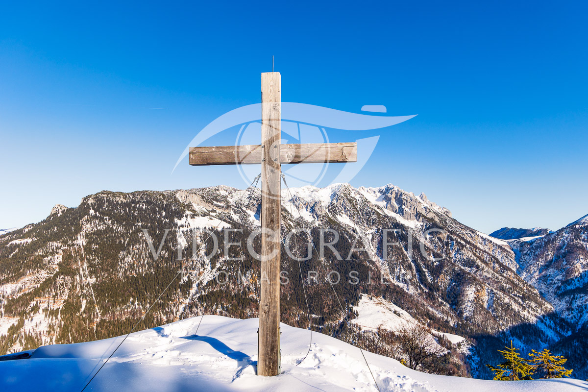 Summit-Crosses-259.jpg