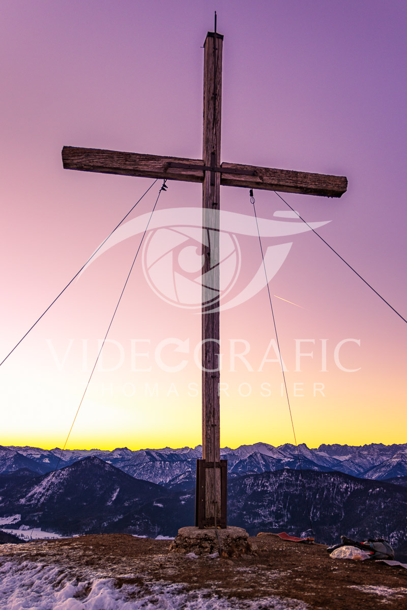 Summit-Crosses-260.jpg