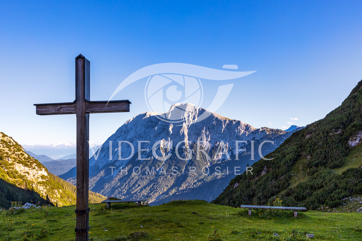 Summit-Crosses-359.jpg
