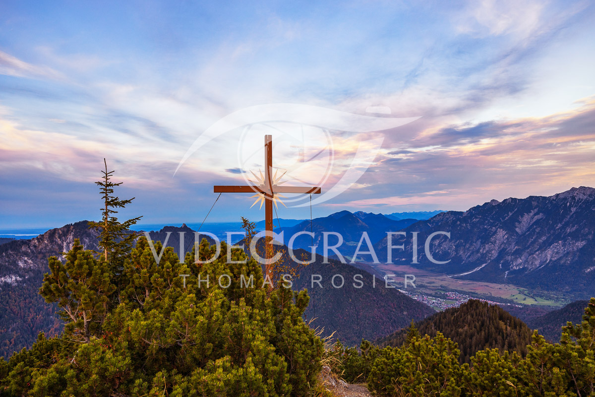 Summit-Crosses-373.jpg