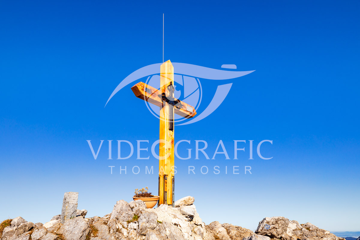 Summit-Crosses-380.jpg