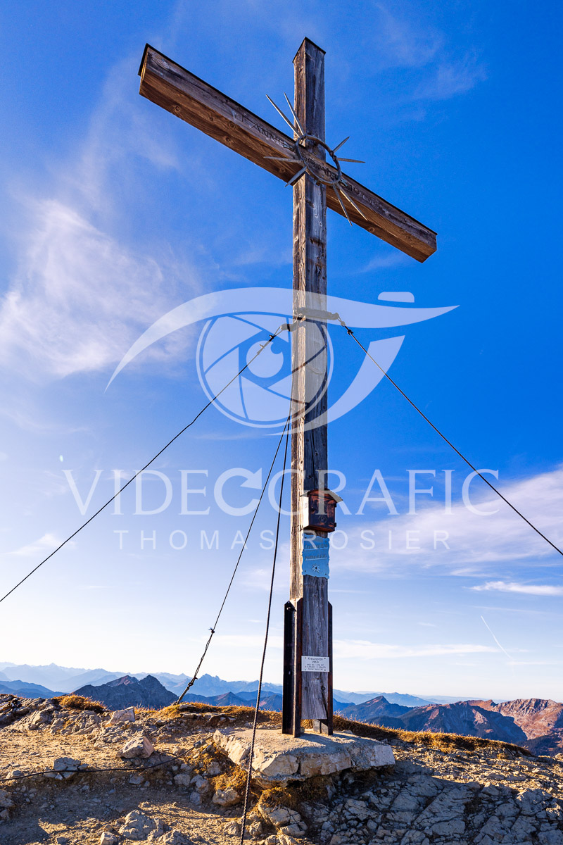Summit-Crosses-385.jpg