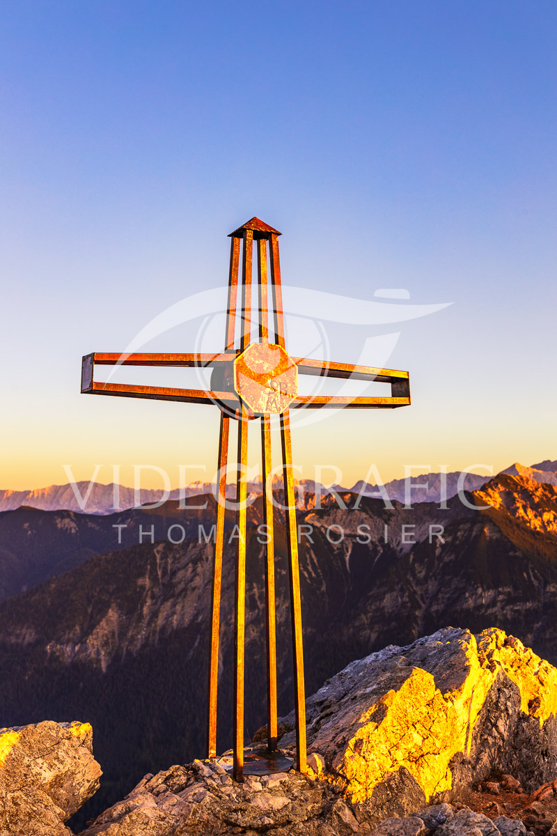 Summit-Crosses-480.jpg