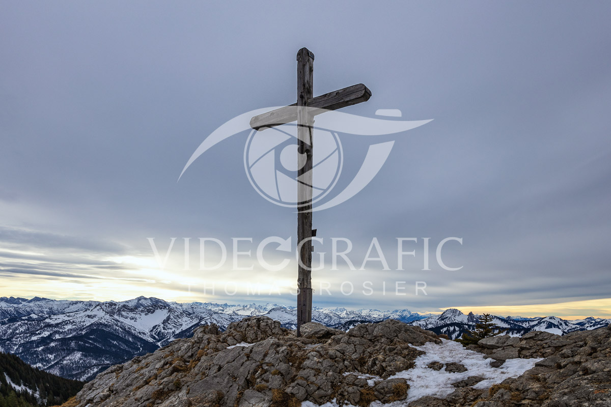 Summit-Crosses-489.jpg