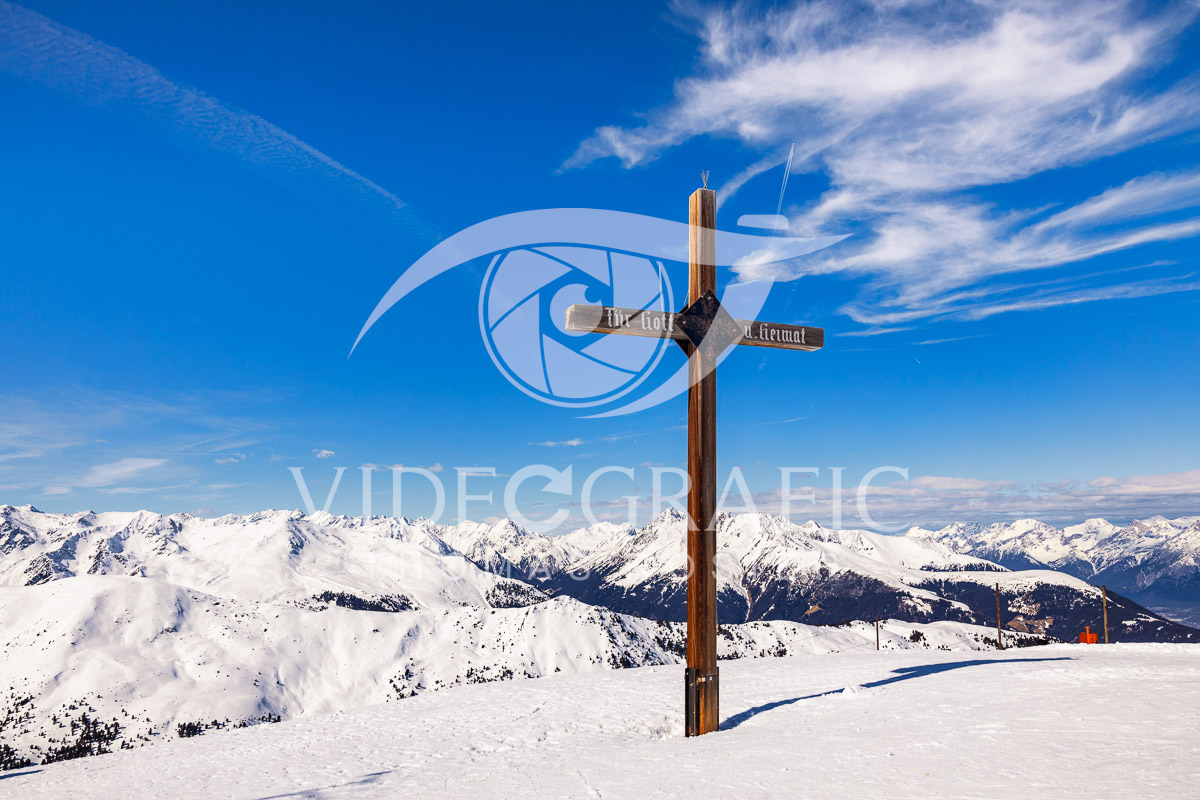Summit-Crosses-490.jpg
