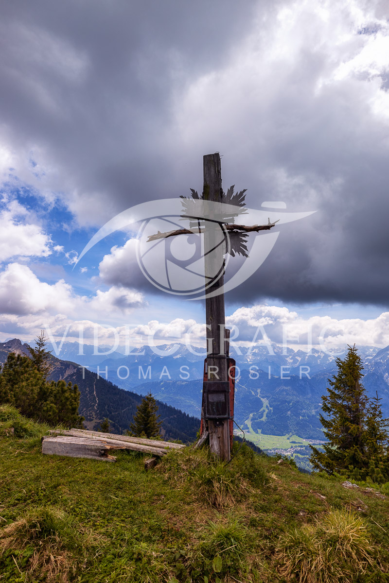Summit-Crosses-495.jpg