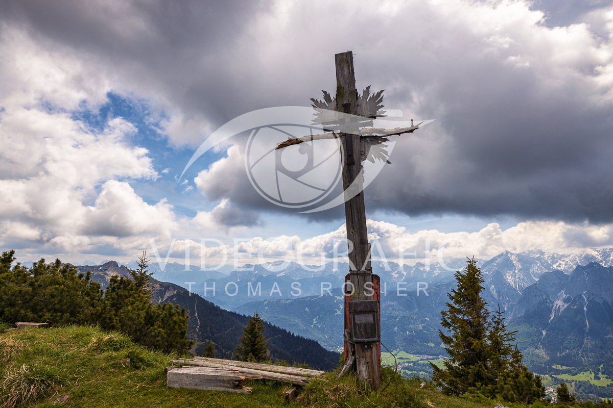 Summit-Crosses-496.jpg