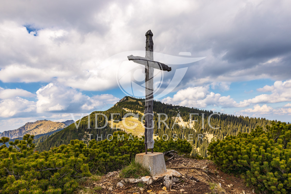Summit-Crosses-499.jpg