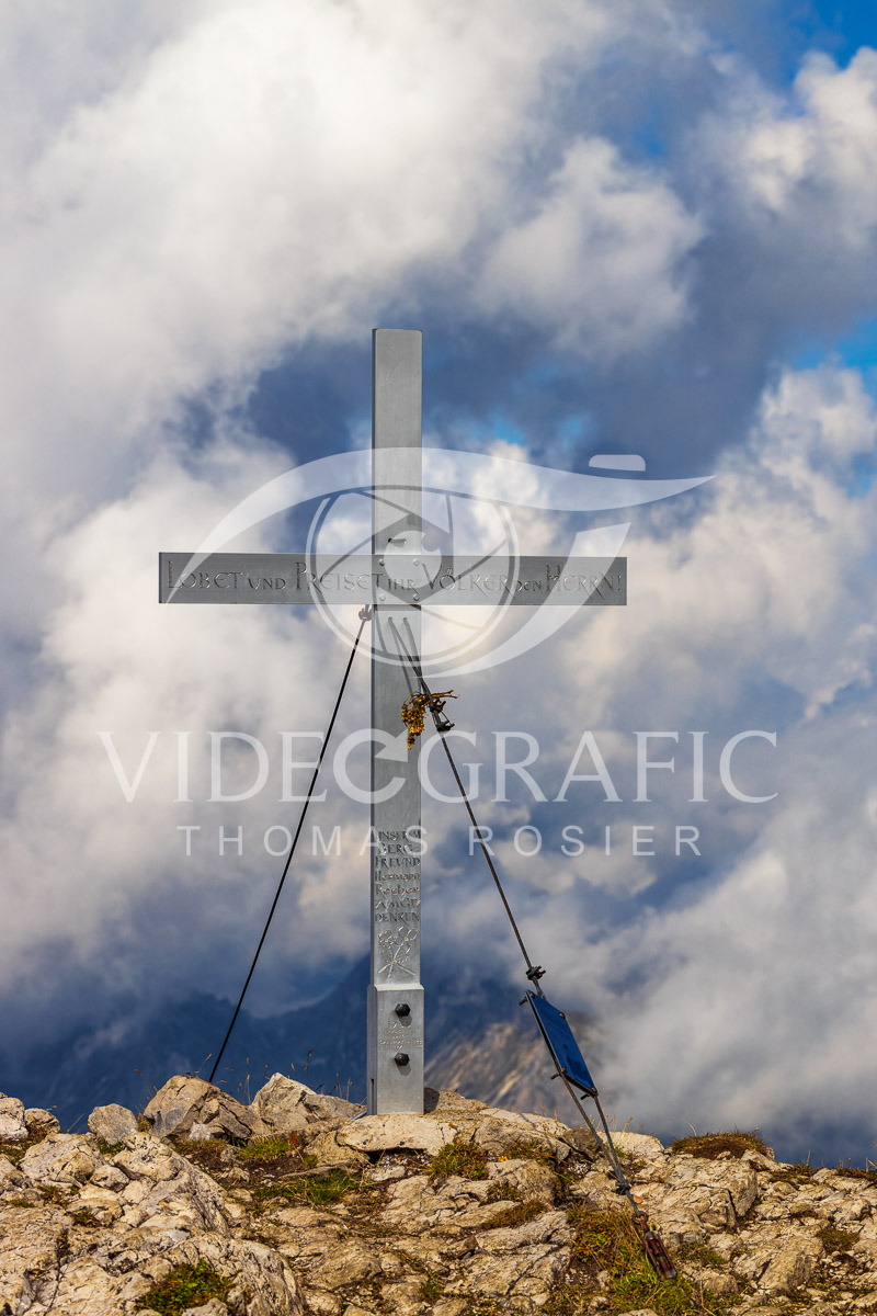 Summit-Crosses-513.jpg