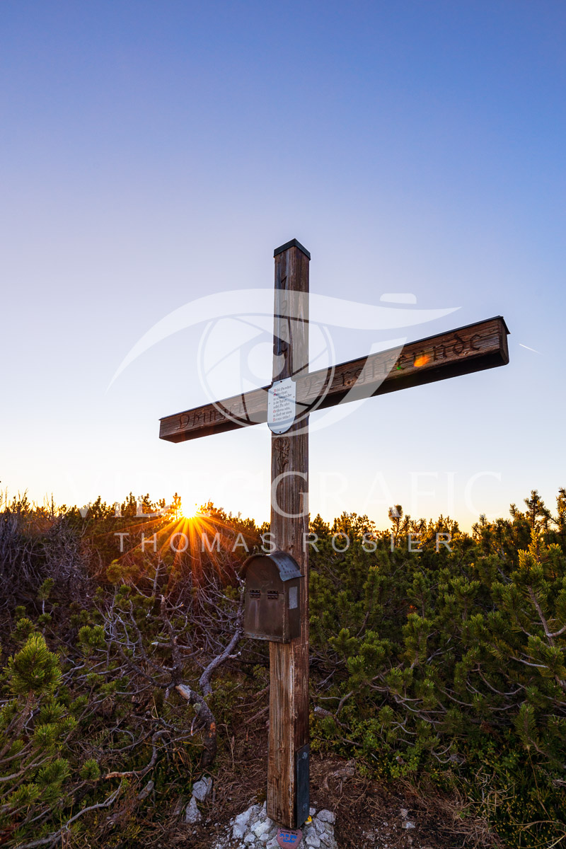 Summit-Crosses-530.jpg