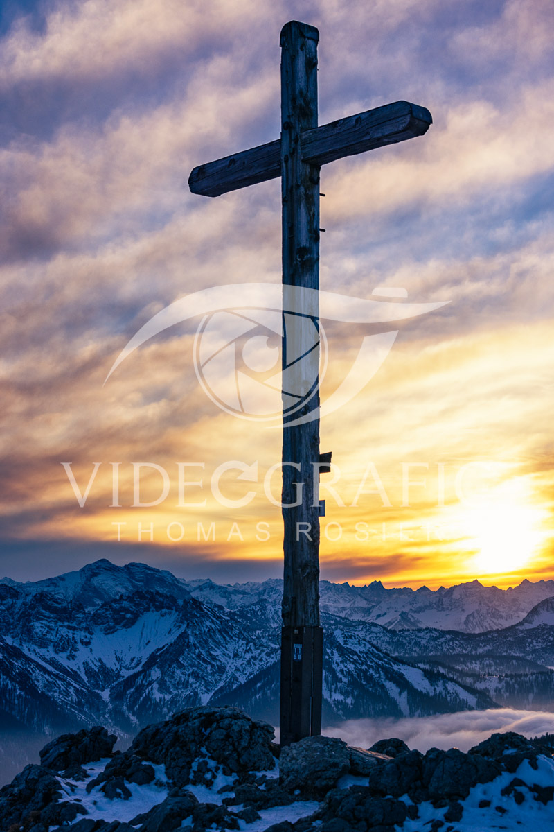Summit-Crosses-546.jpg