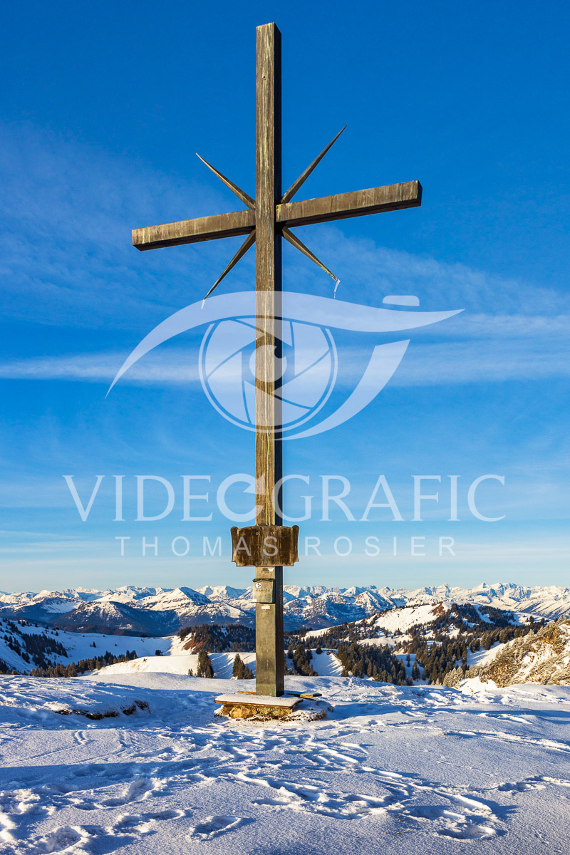 Summit-Crosses-570.jpg