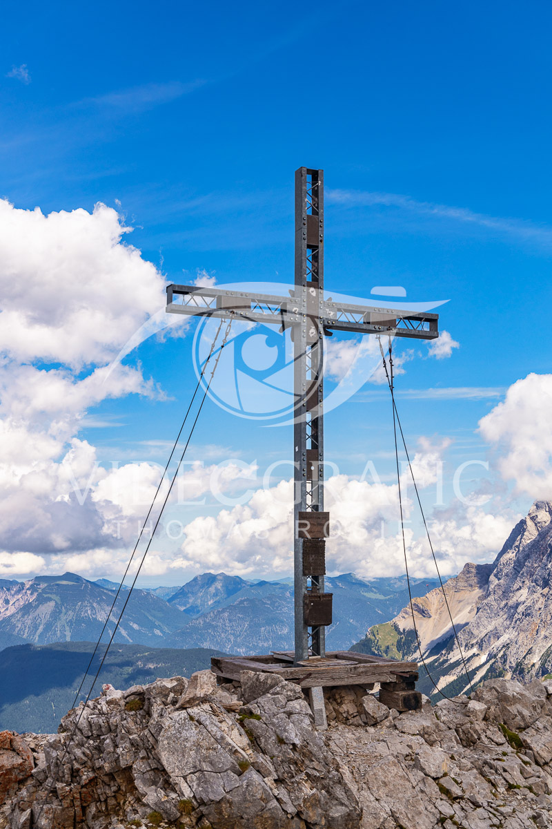 Summit-Crosses-580.jpg