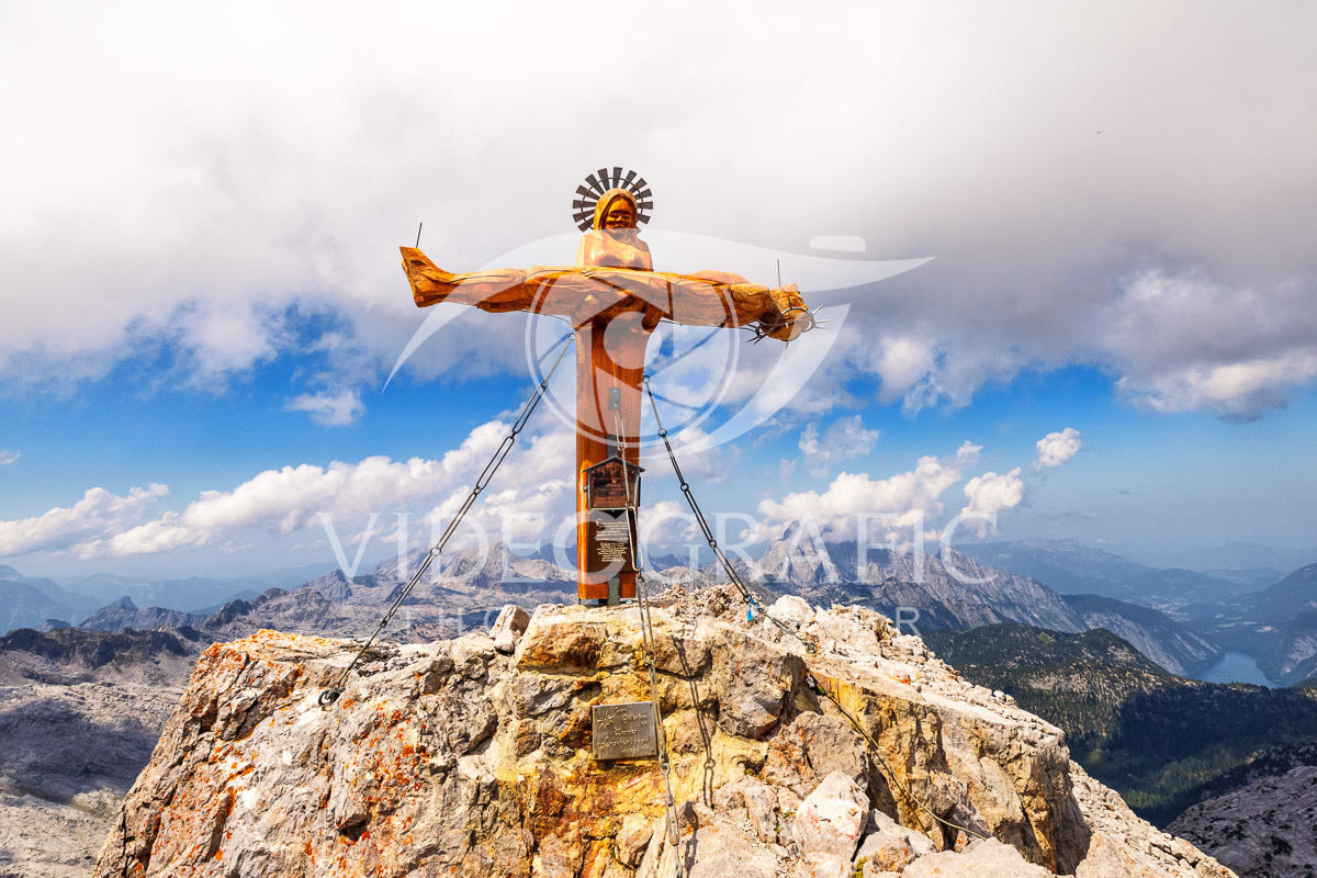 Summit-Crosses-595.jpg