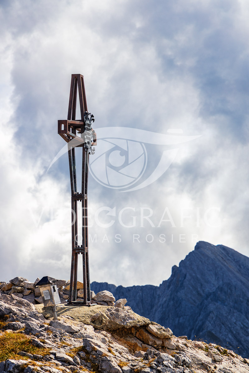 Summit-Crosses-600.jpg