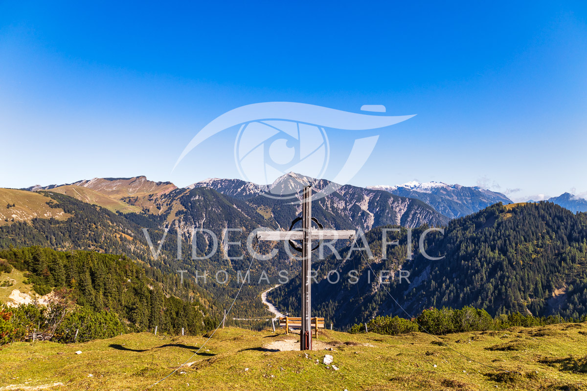 Summit-Crosses-613.jpg