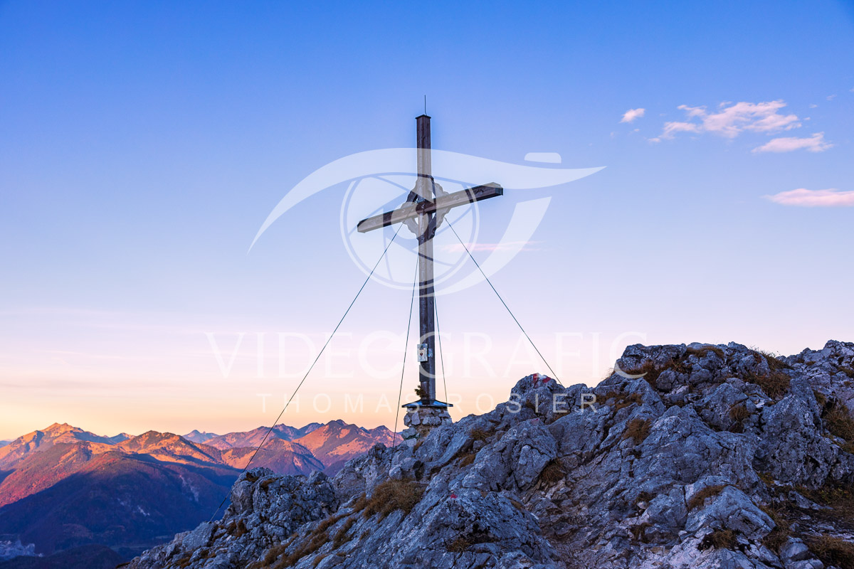 Summit-Crosses-620.jpg
