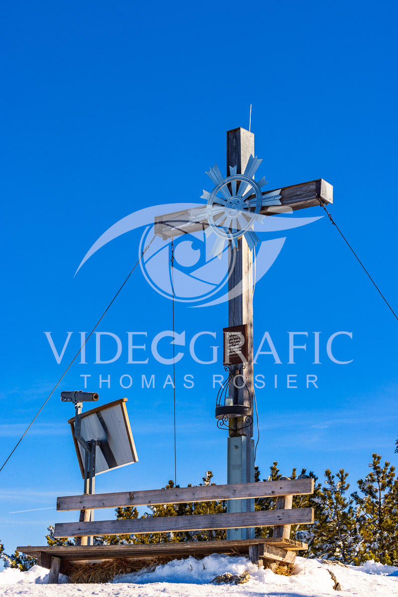 Summit-Crosses-638.jpg