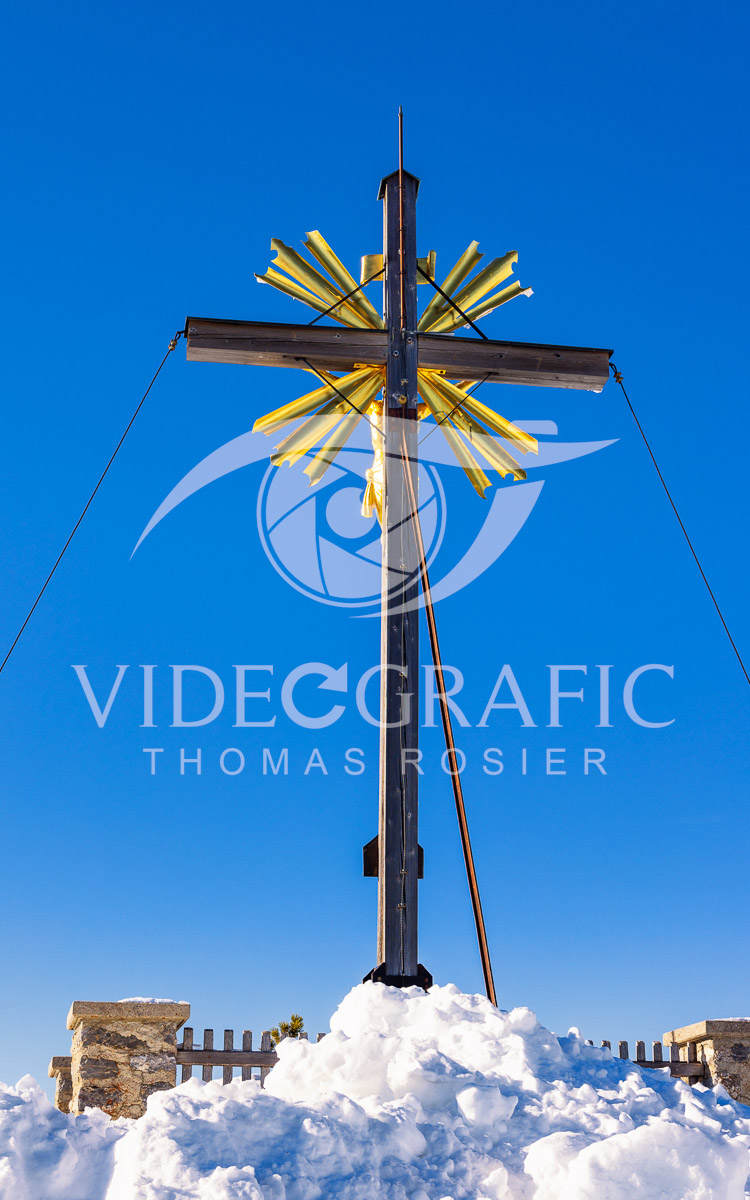 Summit-Crosses-639.jpg