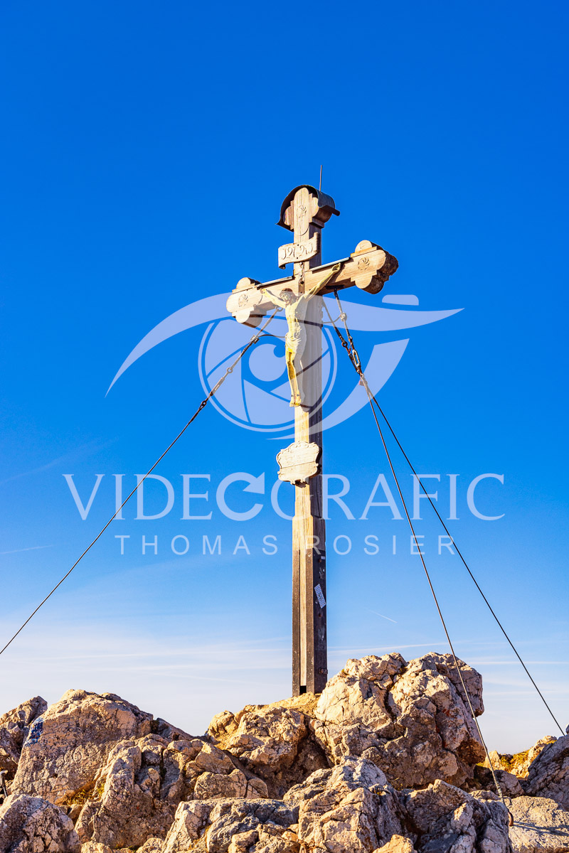 Summit-Crosses-646.jpg