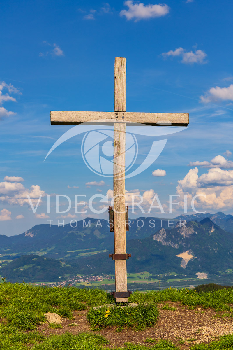 Summit-Crosses-650.jpg