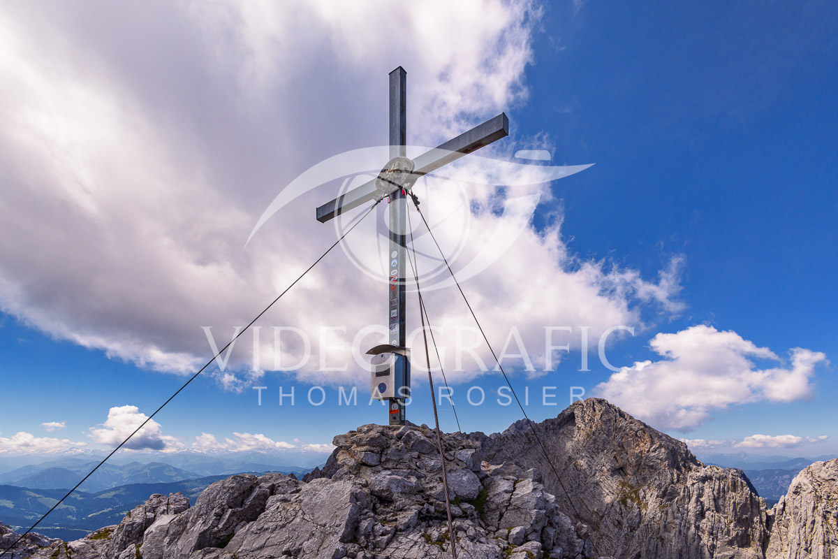 Summit-Crosses-670.jpg