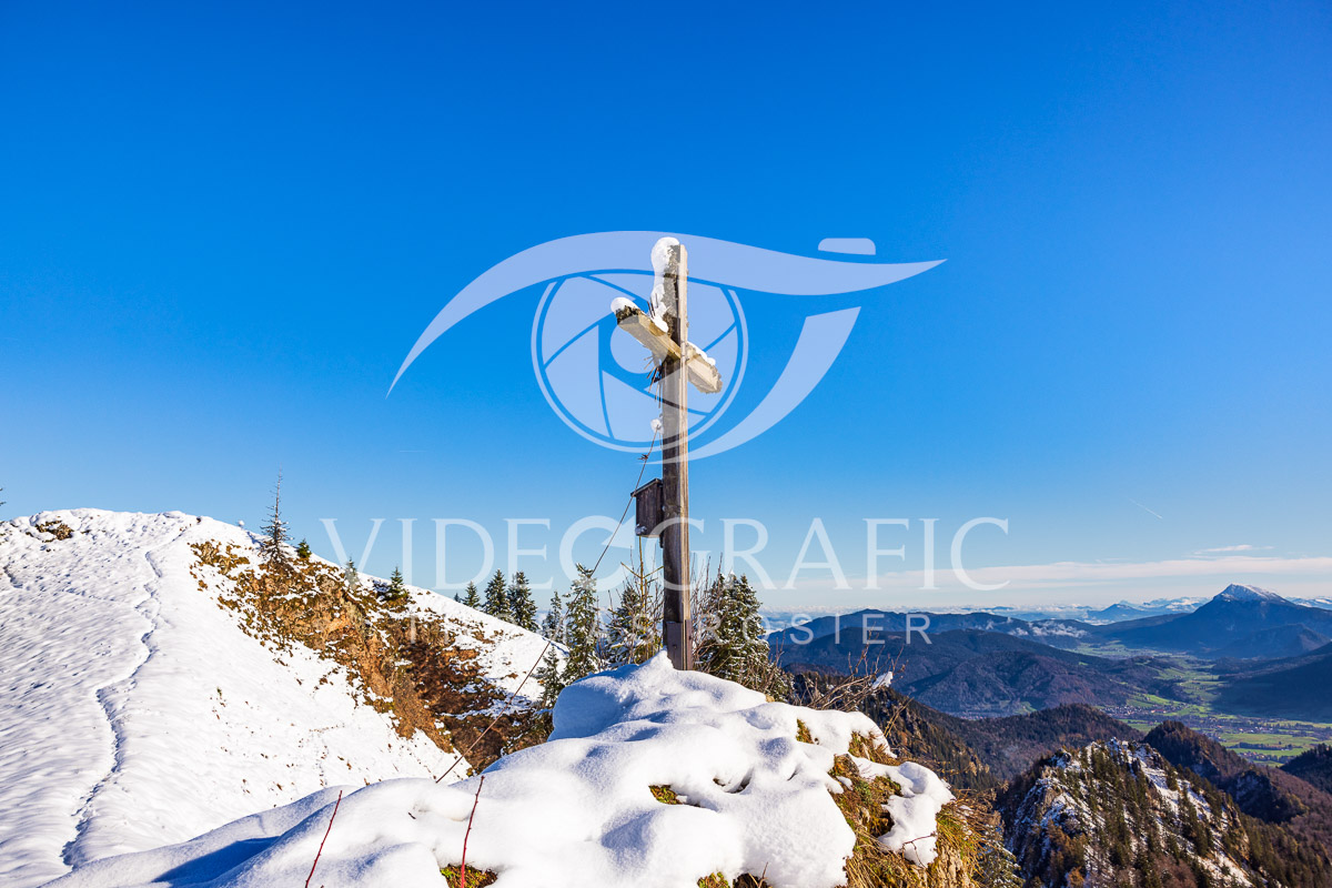 Summit-Crosses-685.jpg