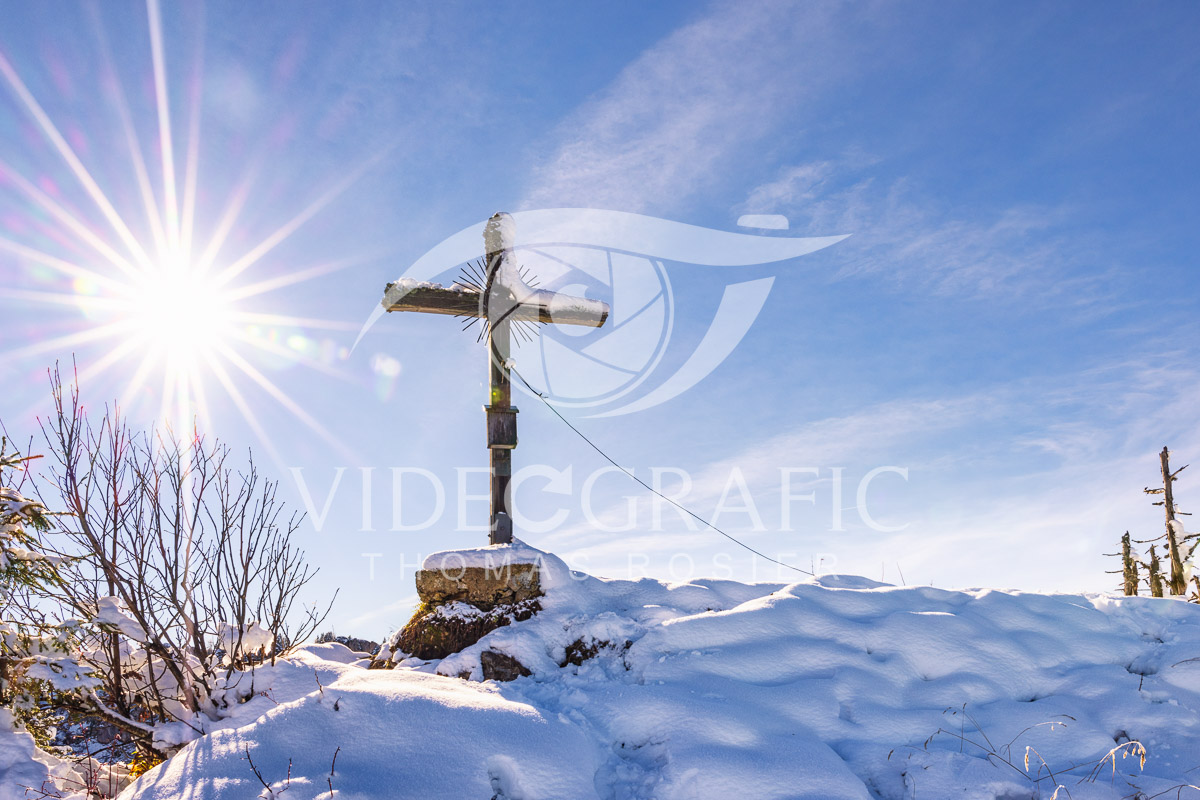 Summit-Crosses-686.jpg