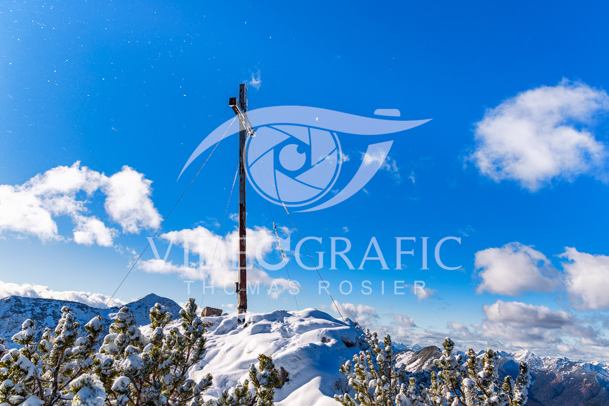 Summit-Crosses-690.jpg