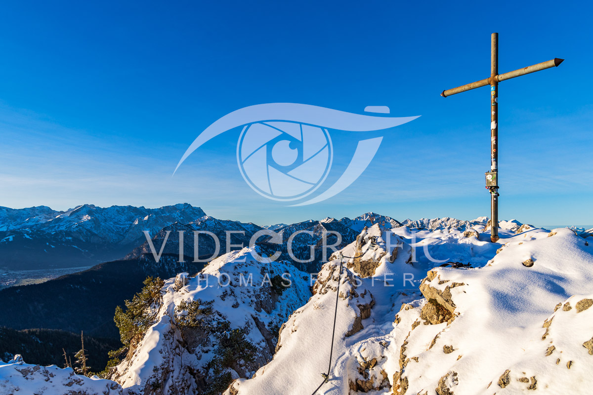 Summit-Crosses-694.jpg