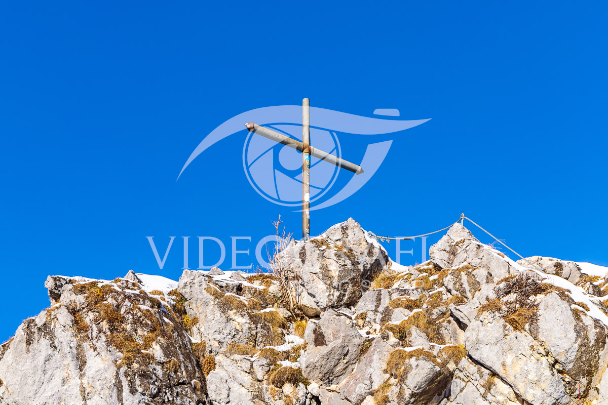 Summit-Crosses-696.jpg