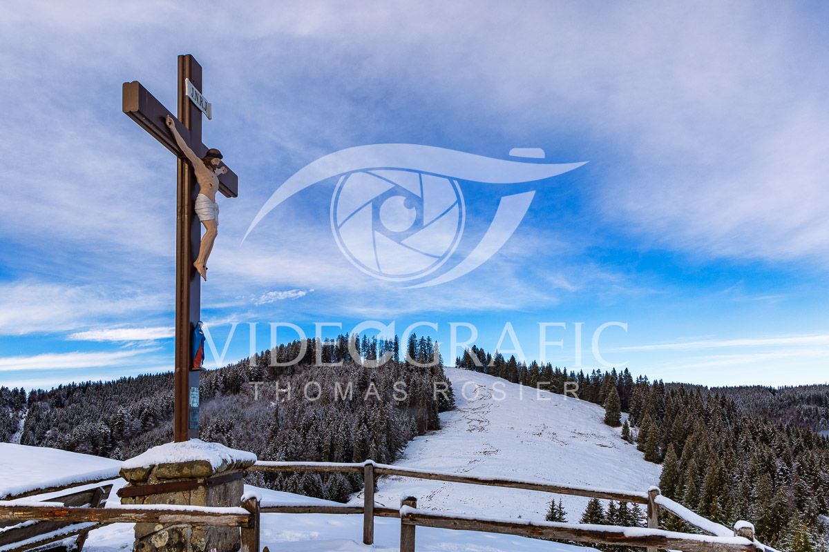 Summit-Crosses-699.jpg