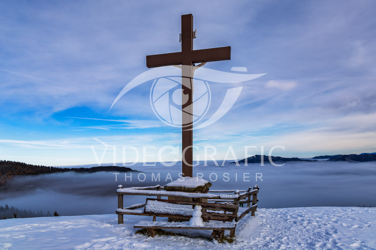Summit-Crosses-700.jpg