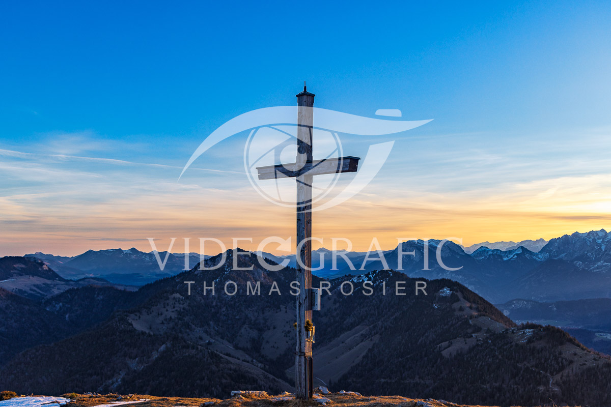 Summit-Crosses-727.jpg