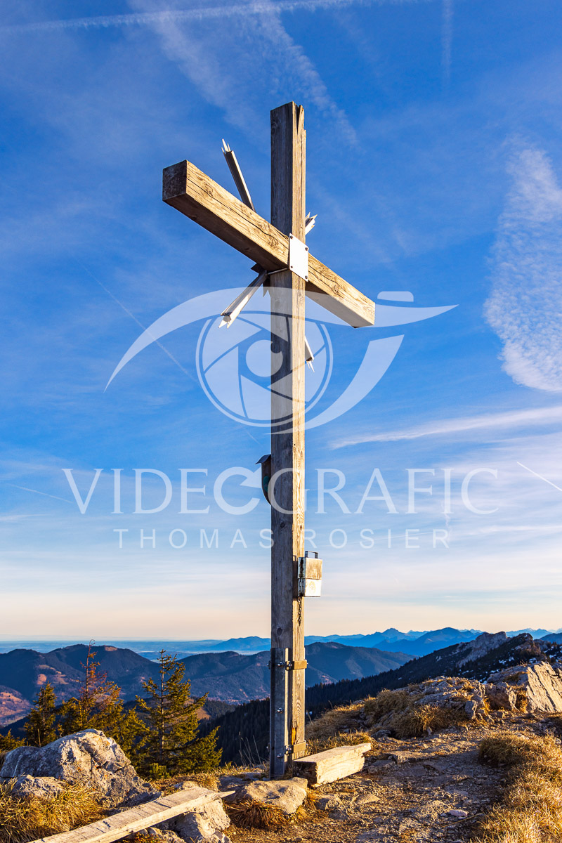 Summit-Crosses-730.jpg